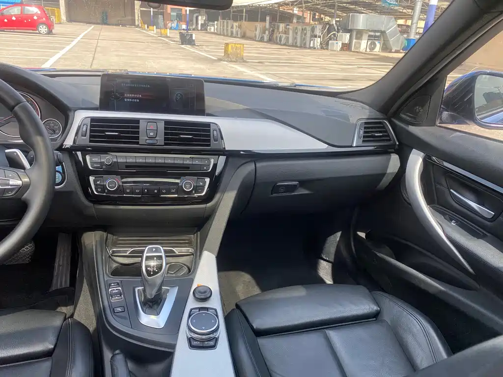 BMW 3 Series 2017 — фото 12