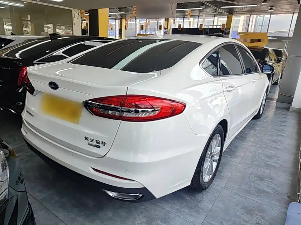 Ford Mondeo 2020 — фото 5
