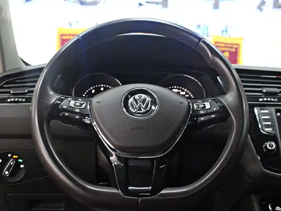 Volkswagen Tiguan L 2017 — фото 5
