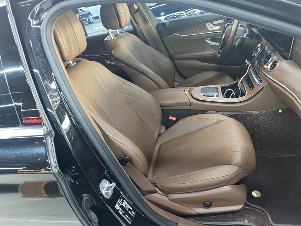 Mercedes-Benz E-Class 2023 — фото 25