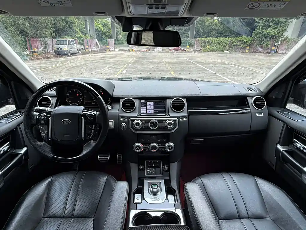 Land Rover Discovery 2015 — фото 14