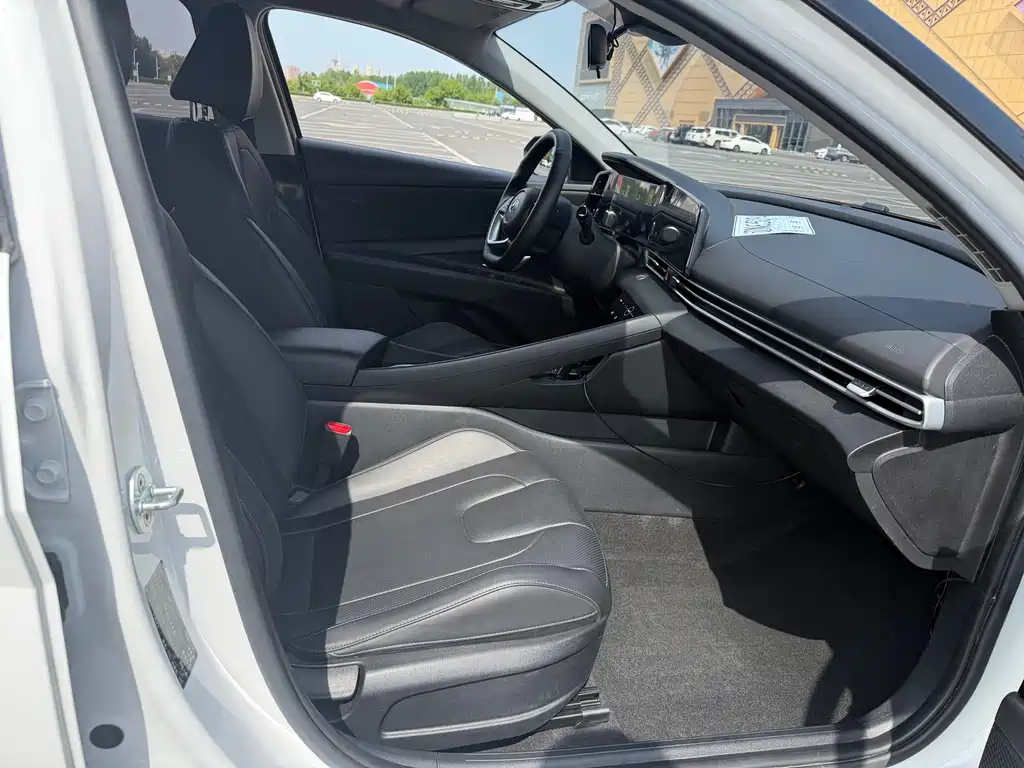 Hyundai Elantra 2022 — фото 16