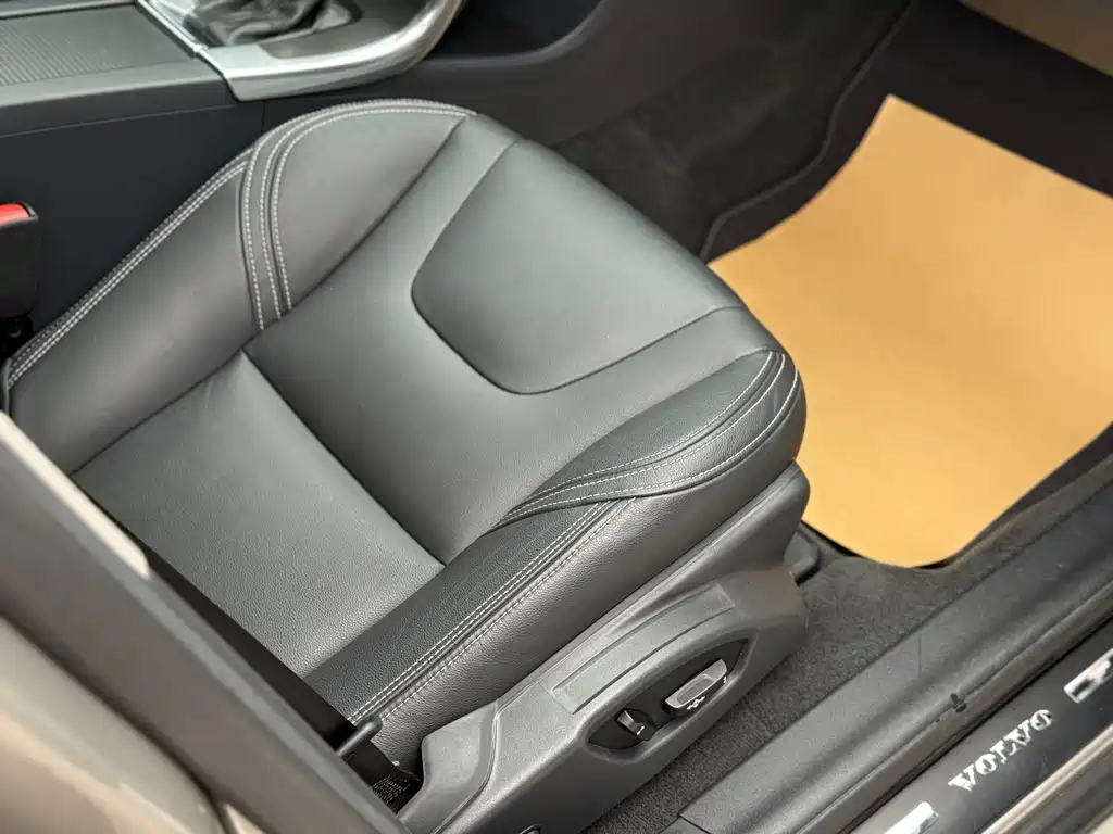 Volvo XC60 2015 — фото 18