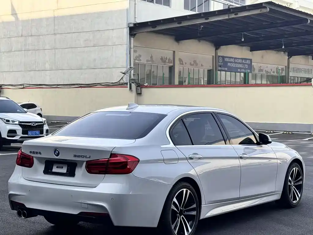 BMW 3 Series 2019 — фото 9
