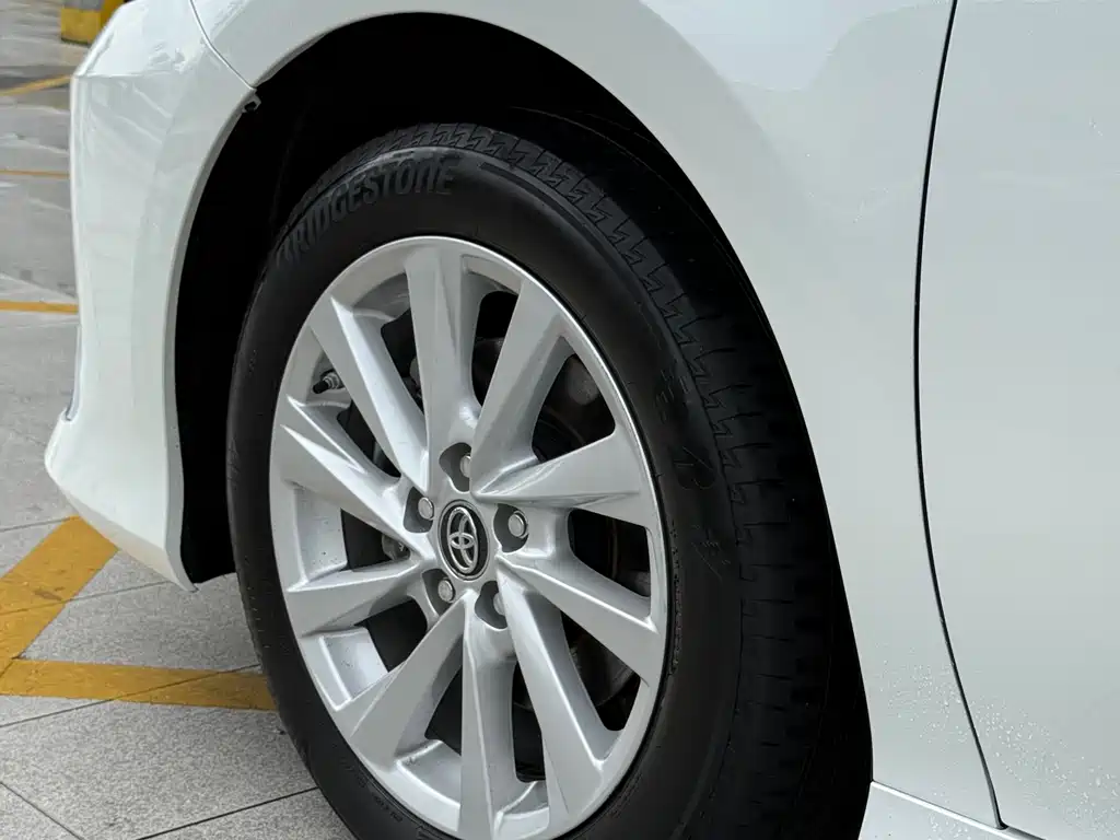 Toyota Camry 2023 — фото 15