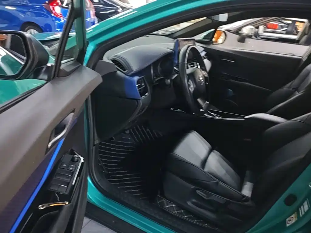 Toyota C-HR 2019 — фото 16