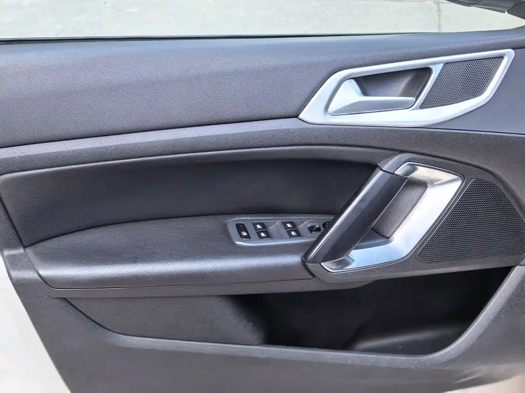 Peugeot 408 2015 — фото 12