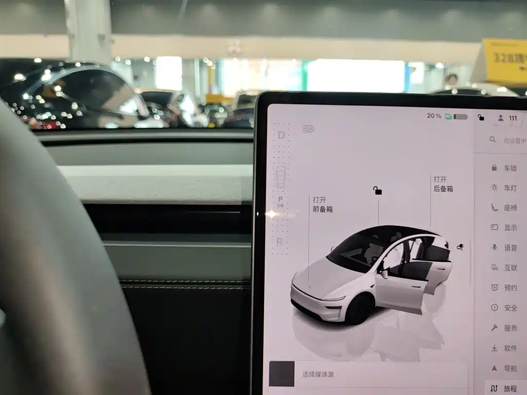 Tesla Model Y 2025 — фото 10