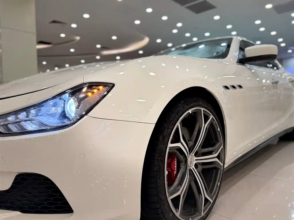Maserati Ghibli 2015 — фото 17