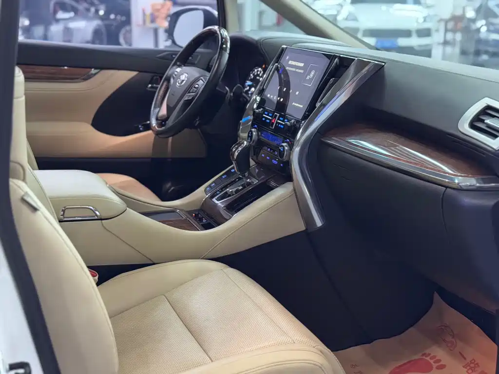 Toyota Alphard 2018 — фото 8