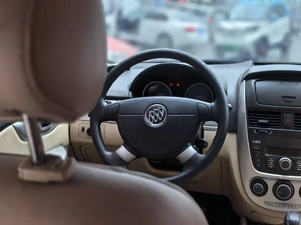 Buick Excelle 2015 — фото 7