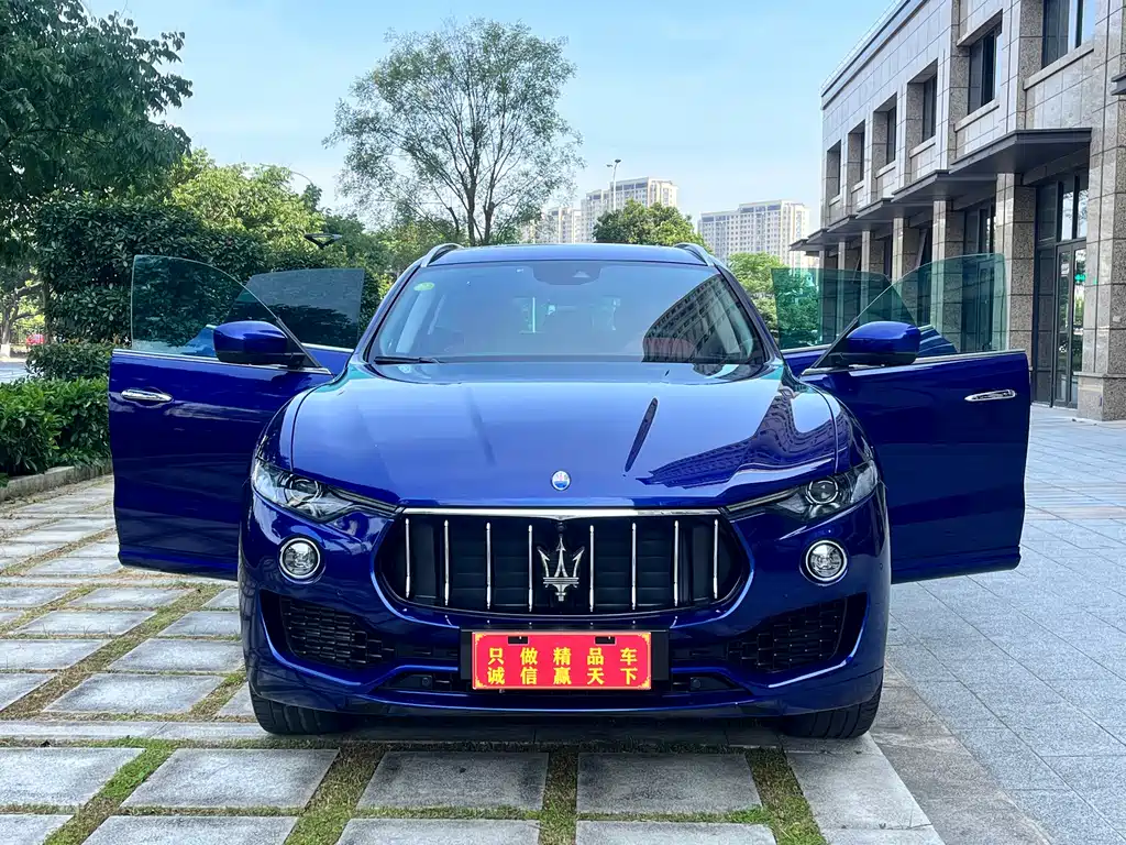 Maserati Levante 2017 — фото 11