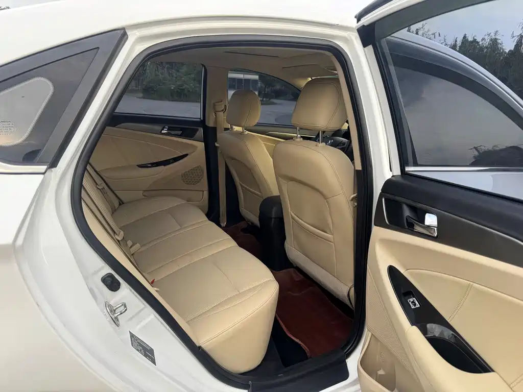 Changan Eado 2017 — фото 10
