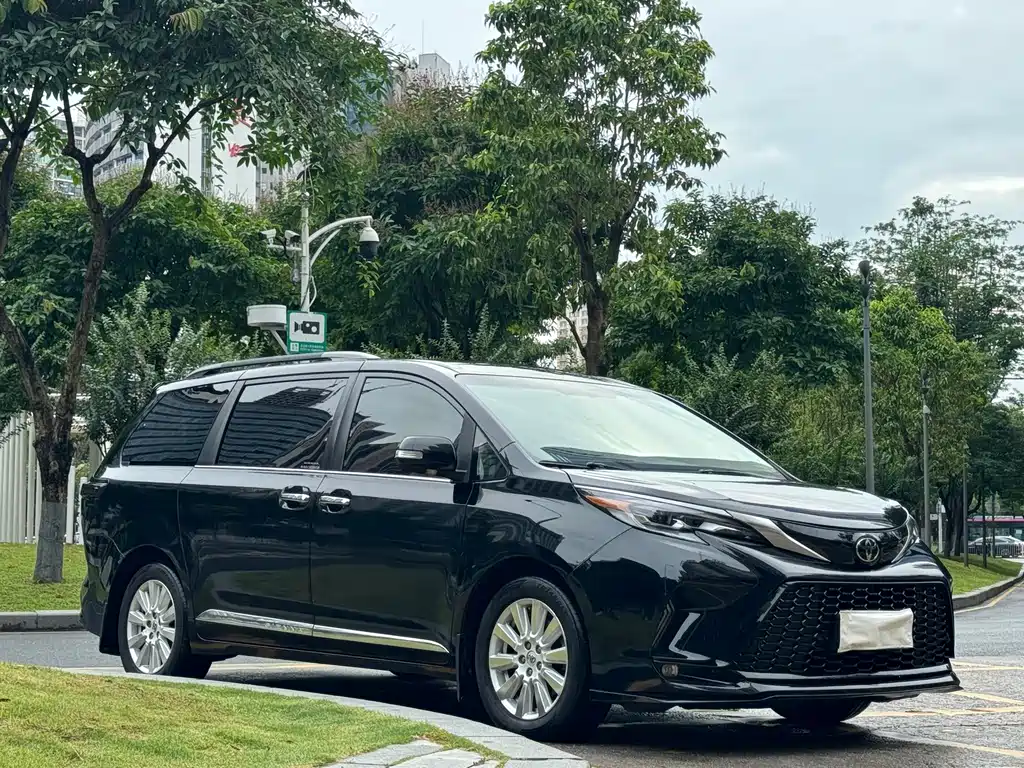 Toyota Sienna 2017 — фото 3