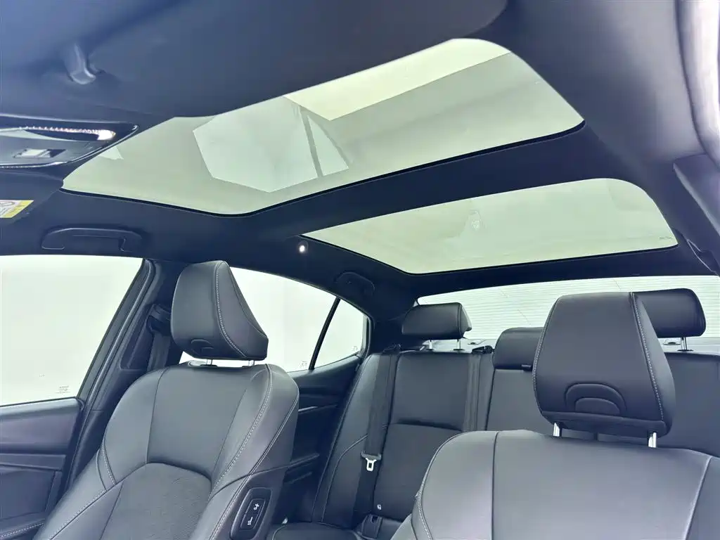 Toyota Camry 2025 — фото 18