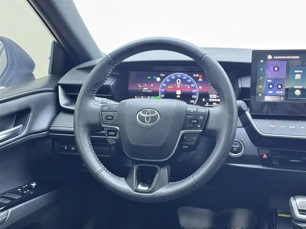 Toyota Camry 2025 — фото 17