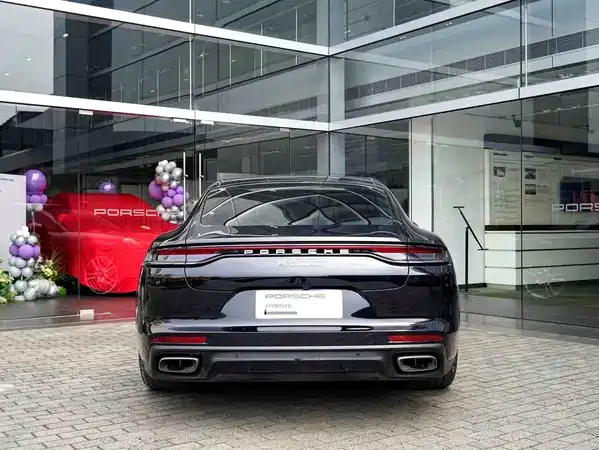 Porsche Panamera 2021