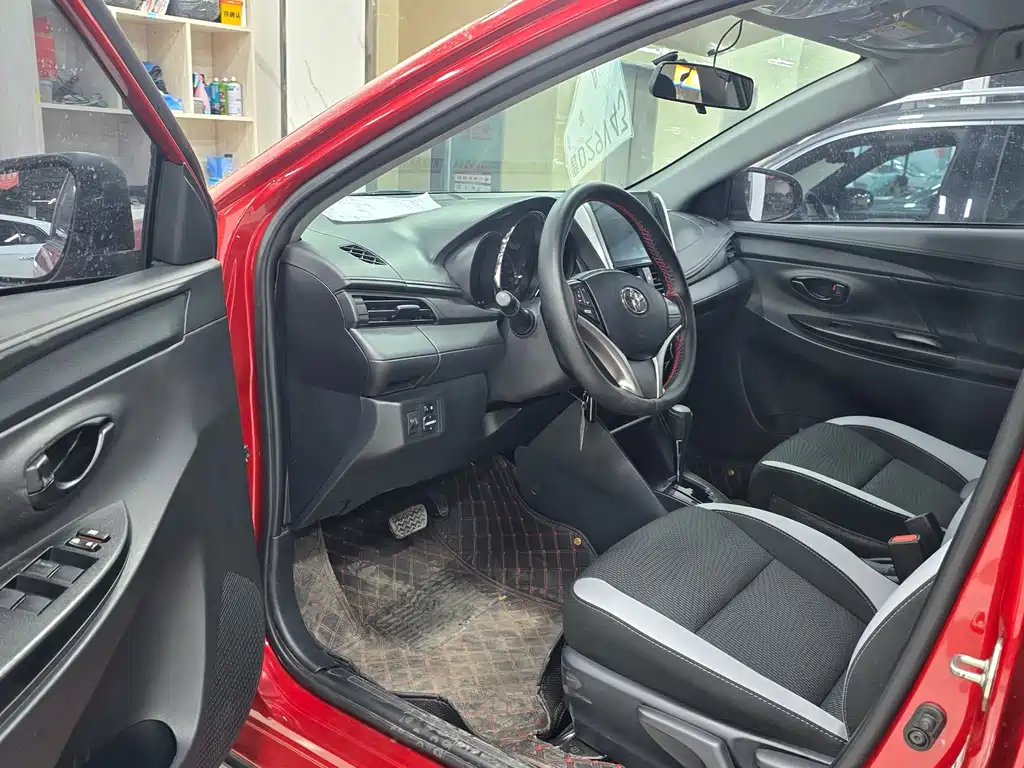 Toyota Yaris L 2022 — фото 3