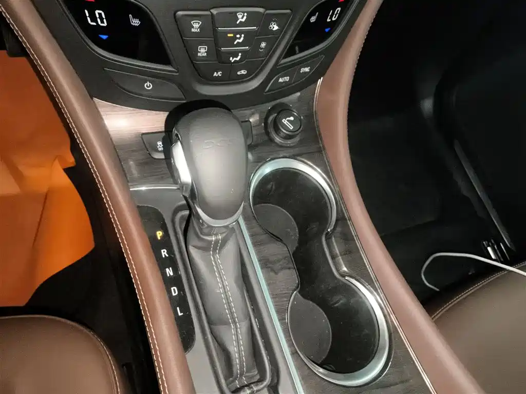 Buick Envision Plus 2017 — фото 10