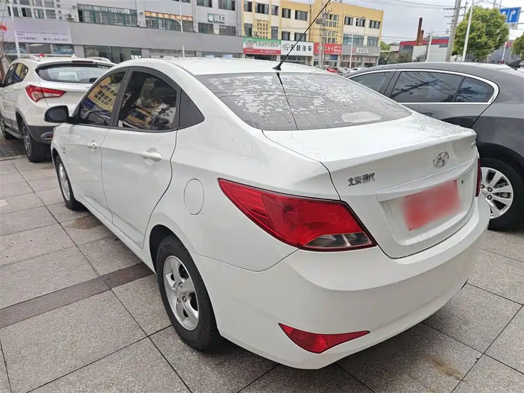 Hyundai Verna 2015 — фото 5