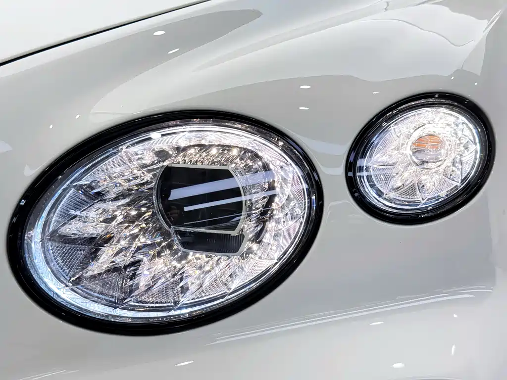 Bentley Bentayga 2021 — фото 14