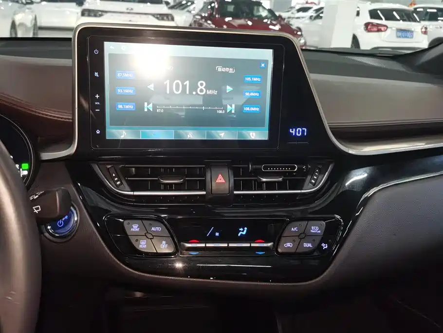 Toyota C-HR EV 2020 — фото 13
