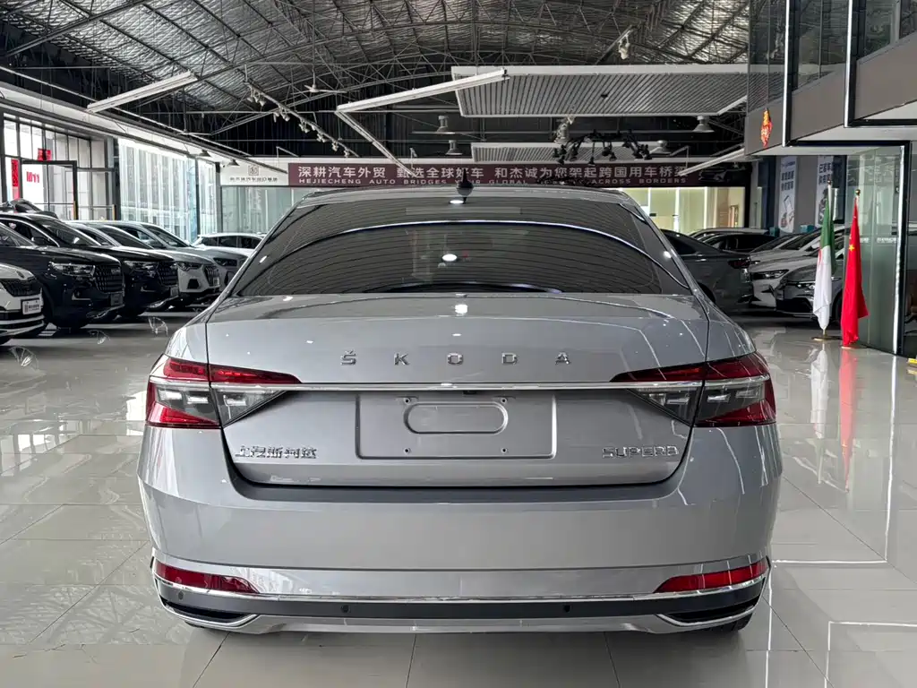 Skoda Superb 2023 — фото 10