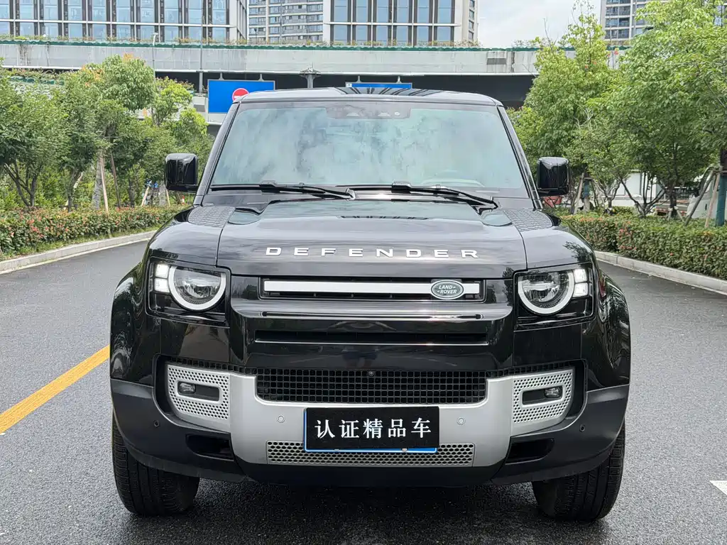 Land Rover Defender 2024