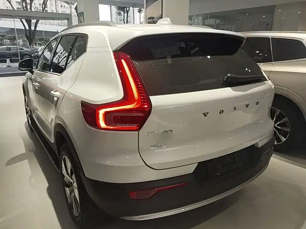 Volvo XC40 2023 — фото 5