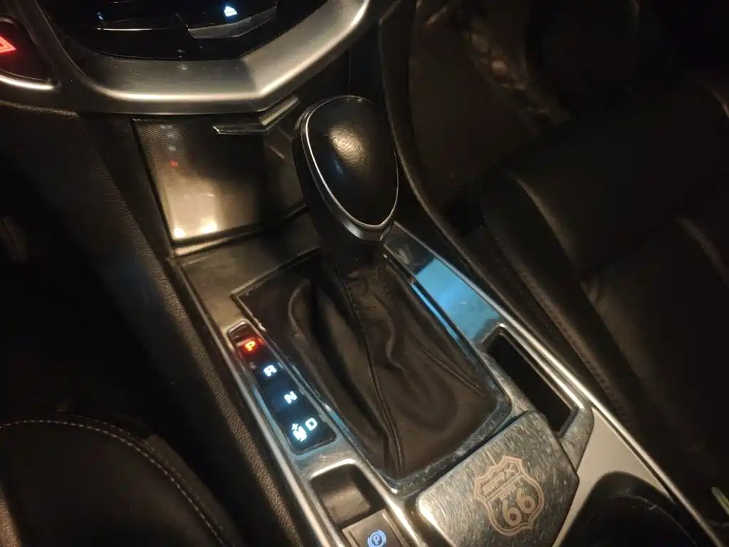 Cadillac SRX 2015 — фото 15