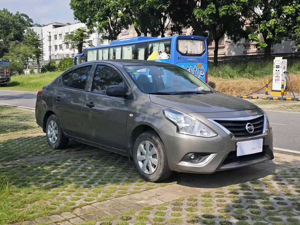 Nissan Sunny 2016 — фото 3