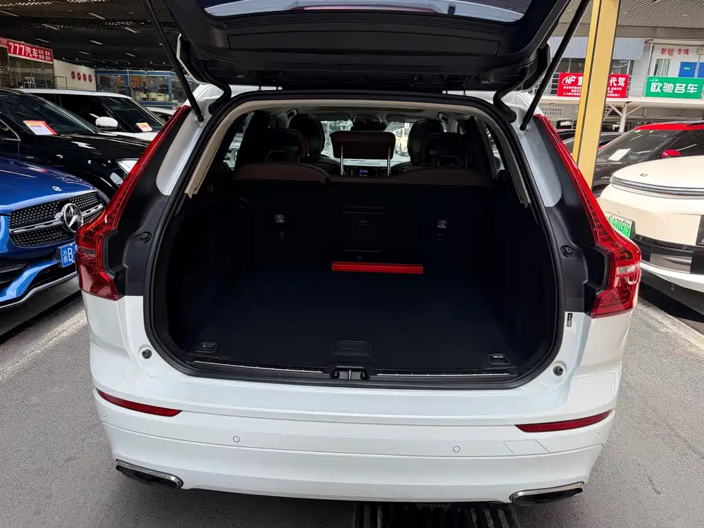 Volvo XC60 2018 — фото 24