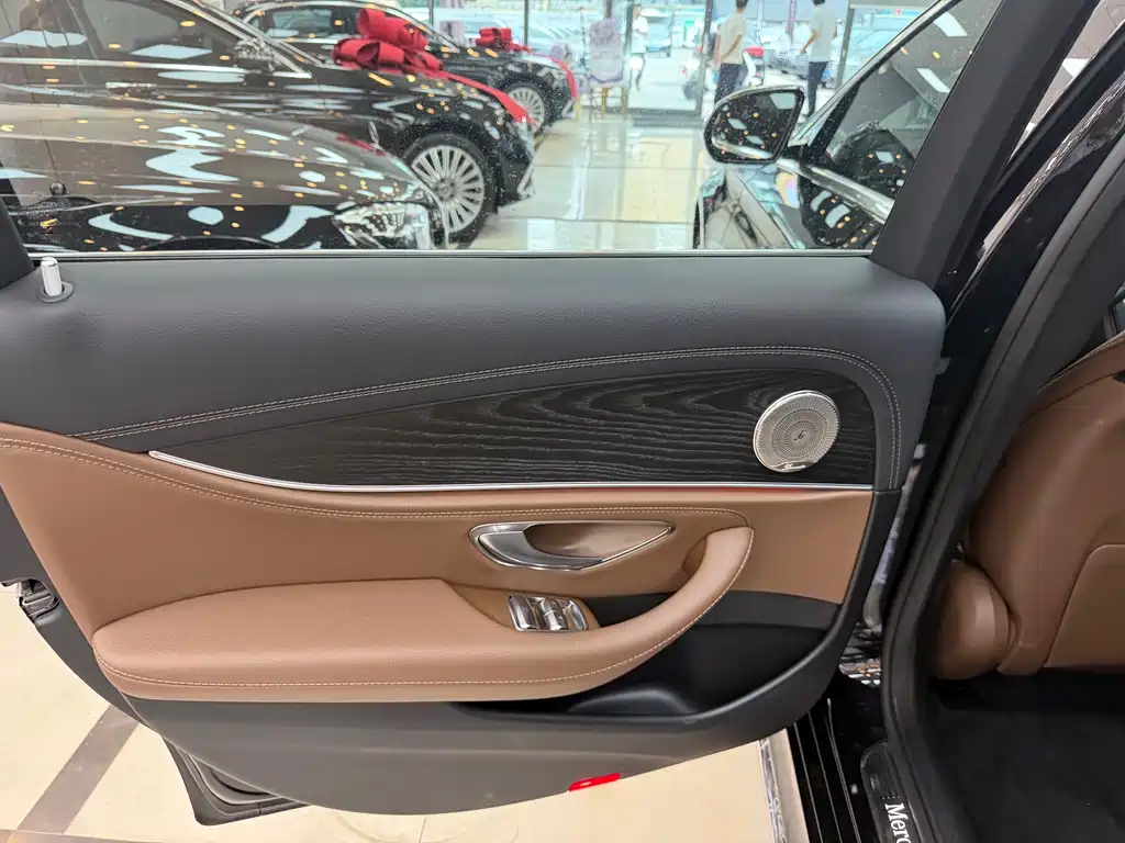 Mercedes-Benz E-Class 2022 — фото 11