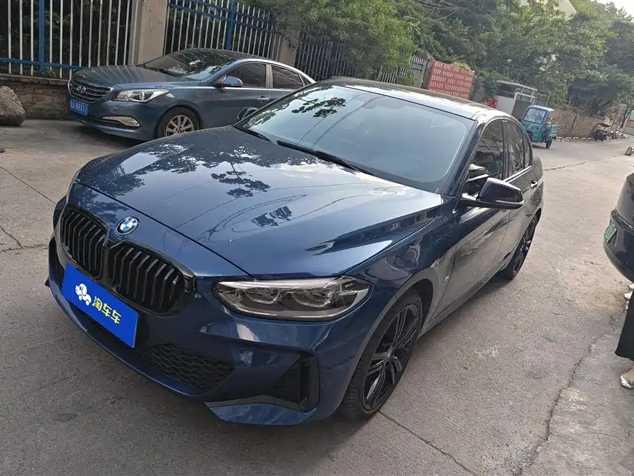 BMW 1 Series 2021 — фото 1