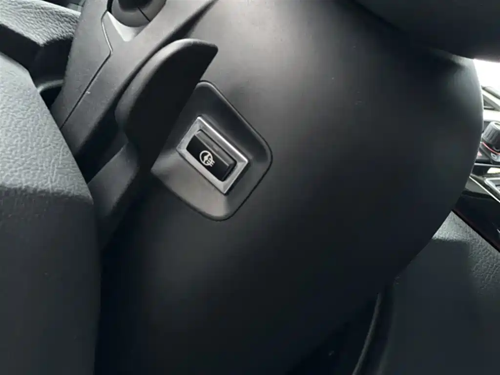 BMW 3 Series 2018 — фото 19