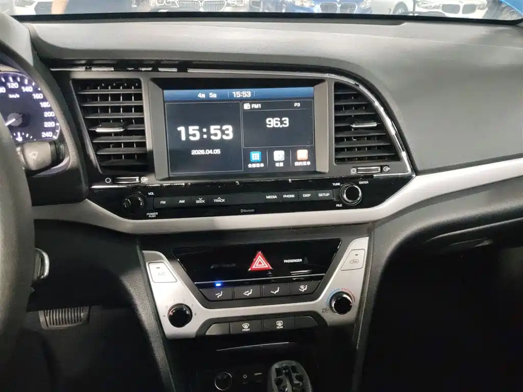Hyundai Elantra 2016 — фото 13