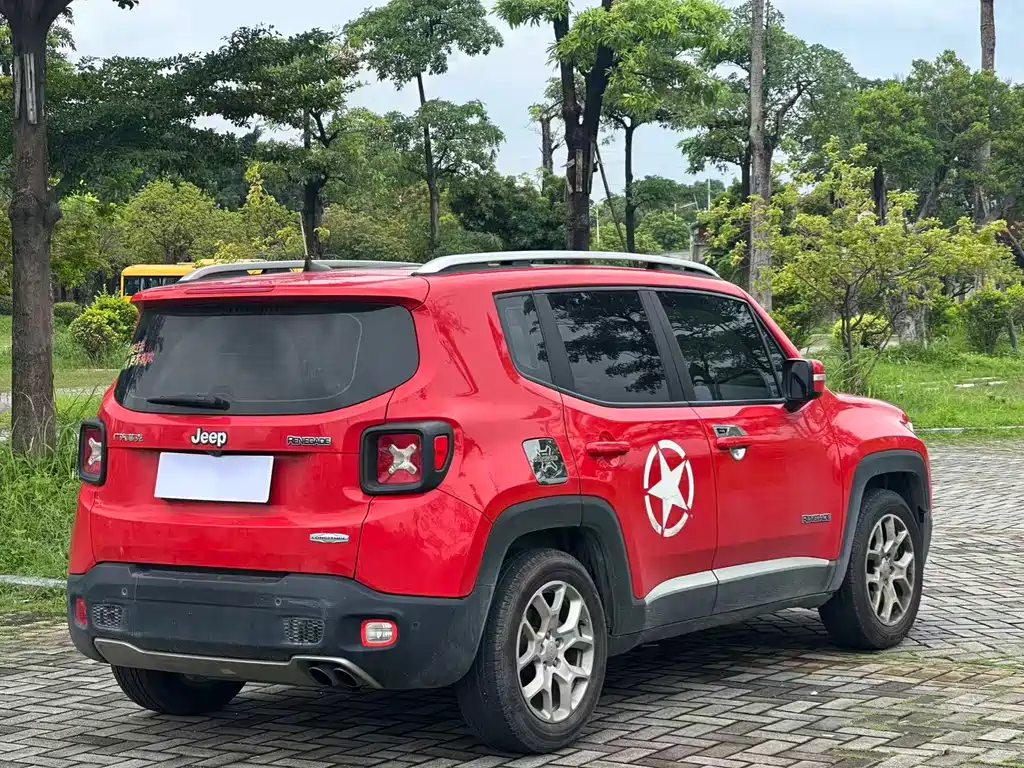 Jeep Renegade 2016 — фото 9
