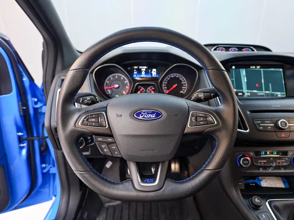 Ford Focus 2018 — фото 10