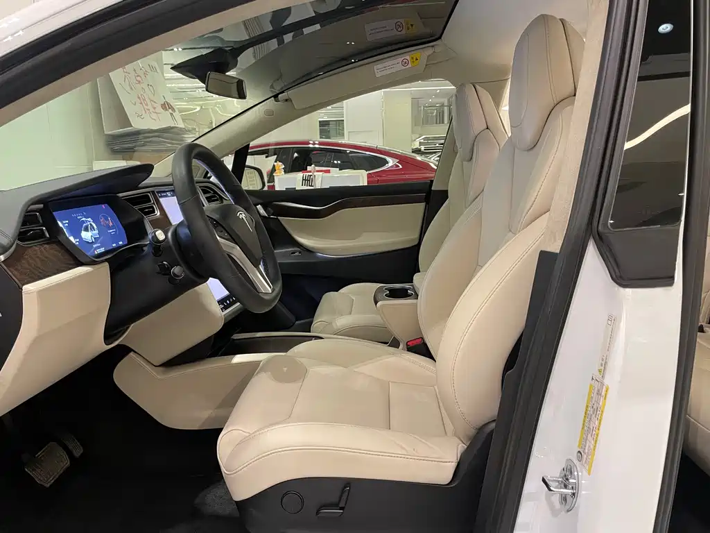 Tesla Model X 2018 — фото 7