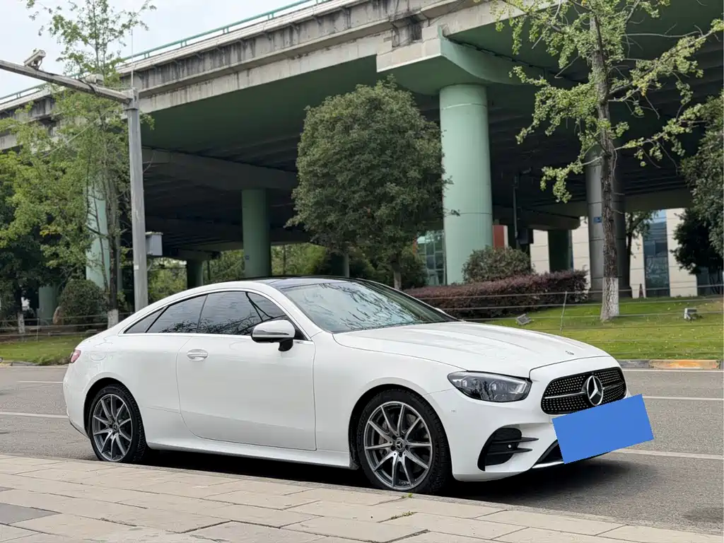 Mercedes-Benz E-Class 2022 — фото 3