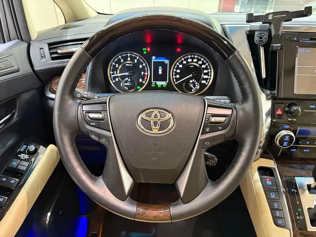 Toyota Alphard 2019 — фото 6