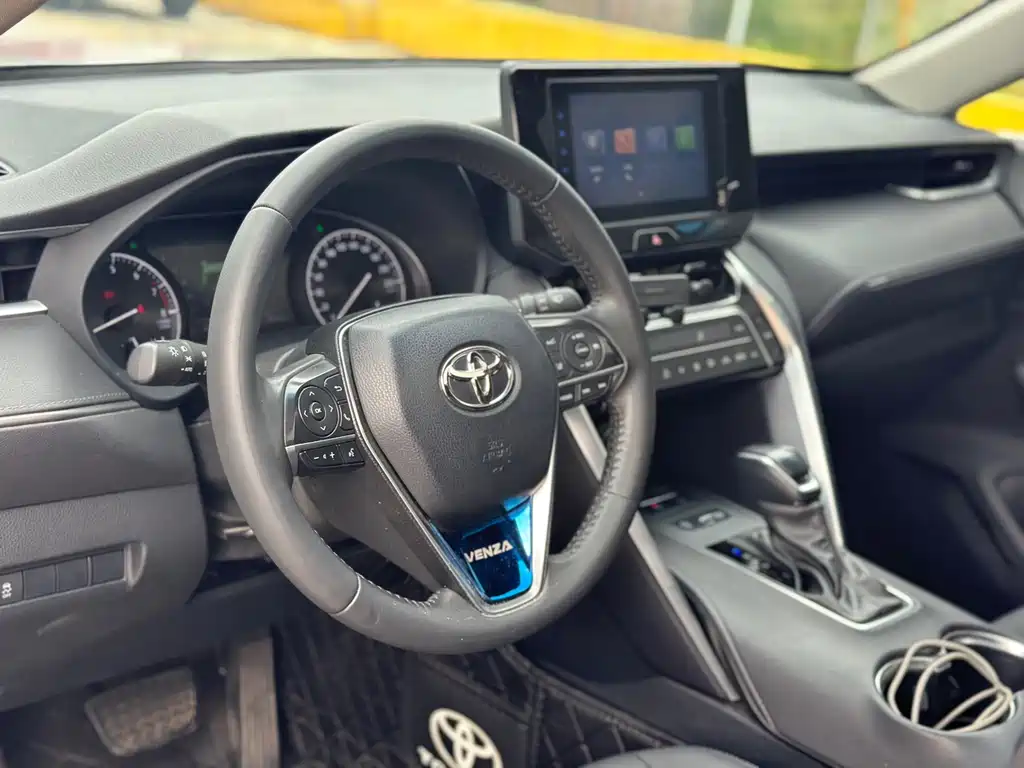 Toyota Venza 2023 — фото 6