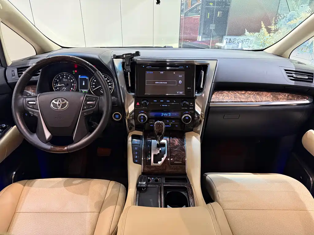 Toyota Alphard 2019 — фото 10