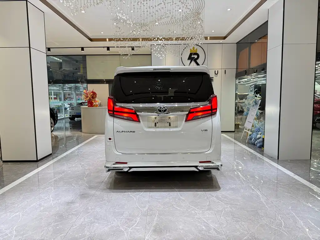 Toyota Alphard 2019 — фото 18
