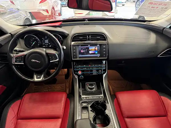 Jaguar XE 2015