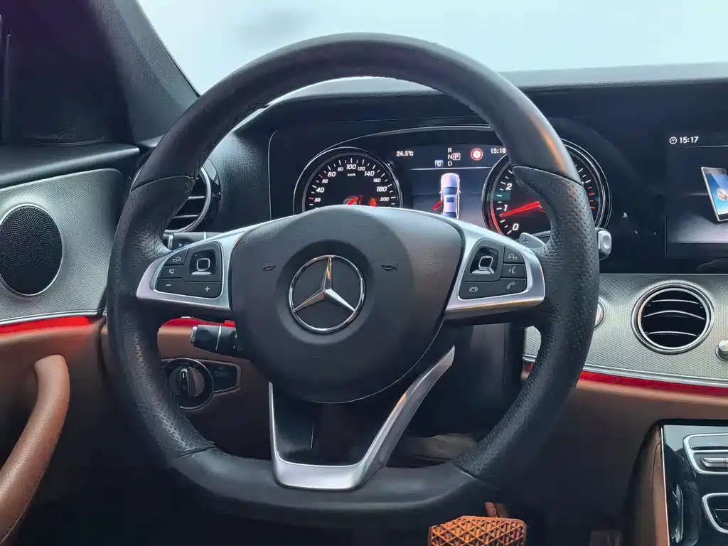 Mercedes-Benz E-Class 2017 — фото 18
