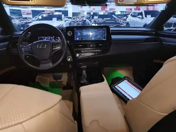 Lexus ES 2022