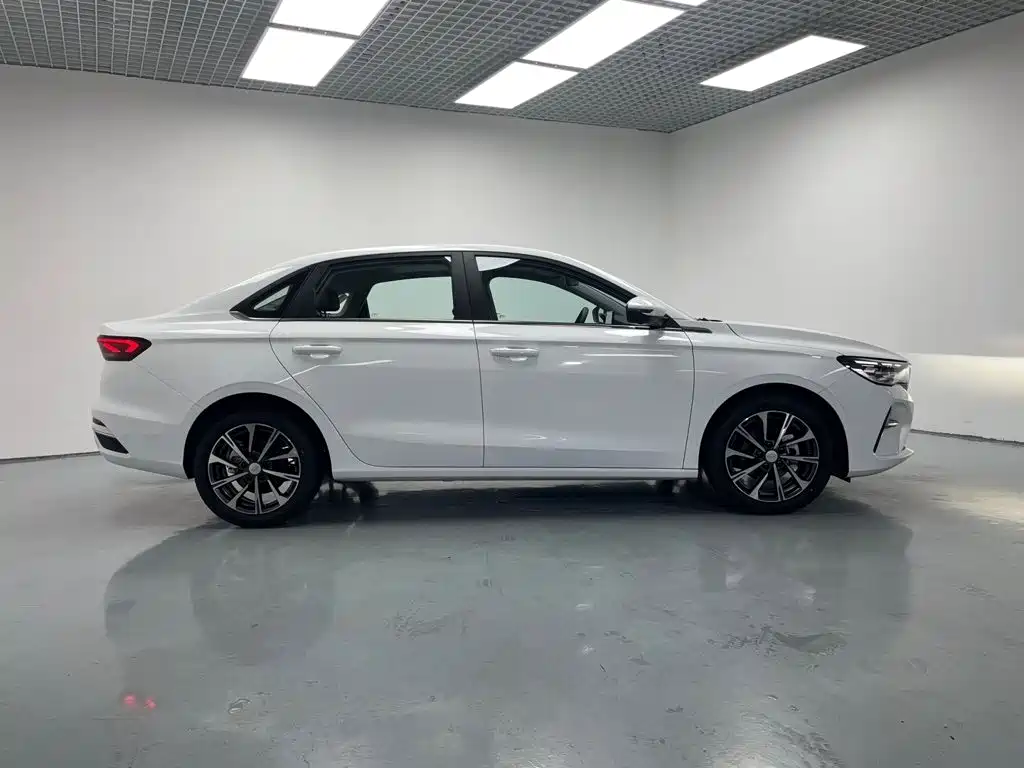 Geely Emgrand 2025
