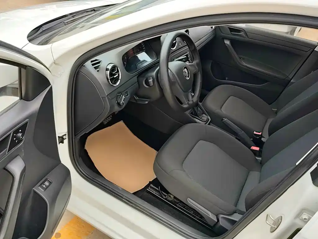 Volkswagen Jetta 2018 — фото 16