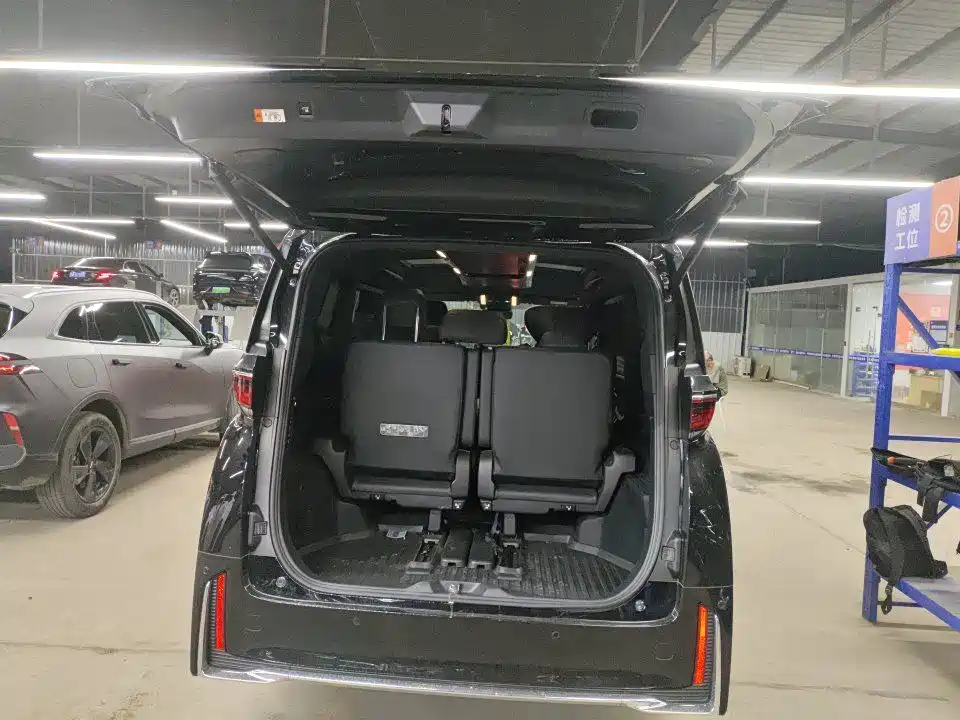 Toyota Vellfire 2025 — фото 12